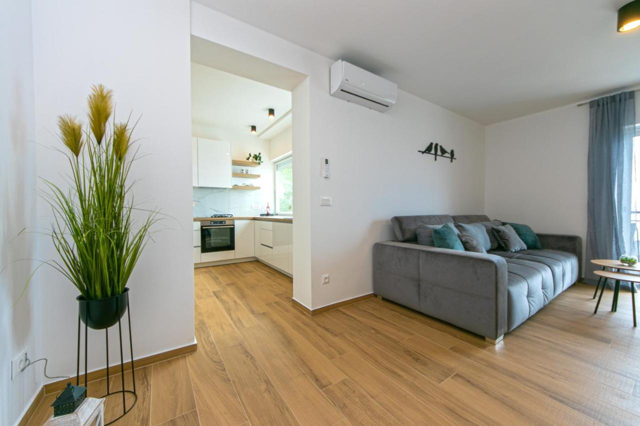 Apartment Vidra Brela Luaran gambar